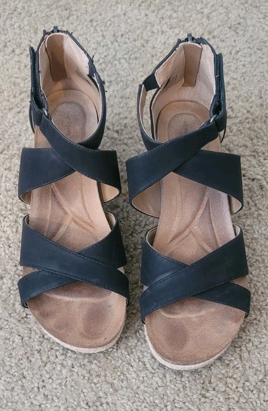 Adrienne Vittadini Black Strappy Buckle Zipper Wedge Sandals Synthetic Women 8M